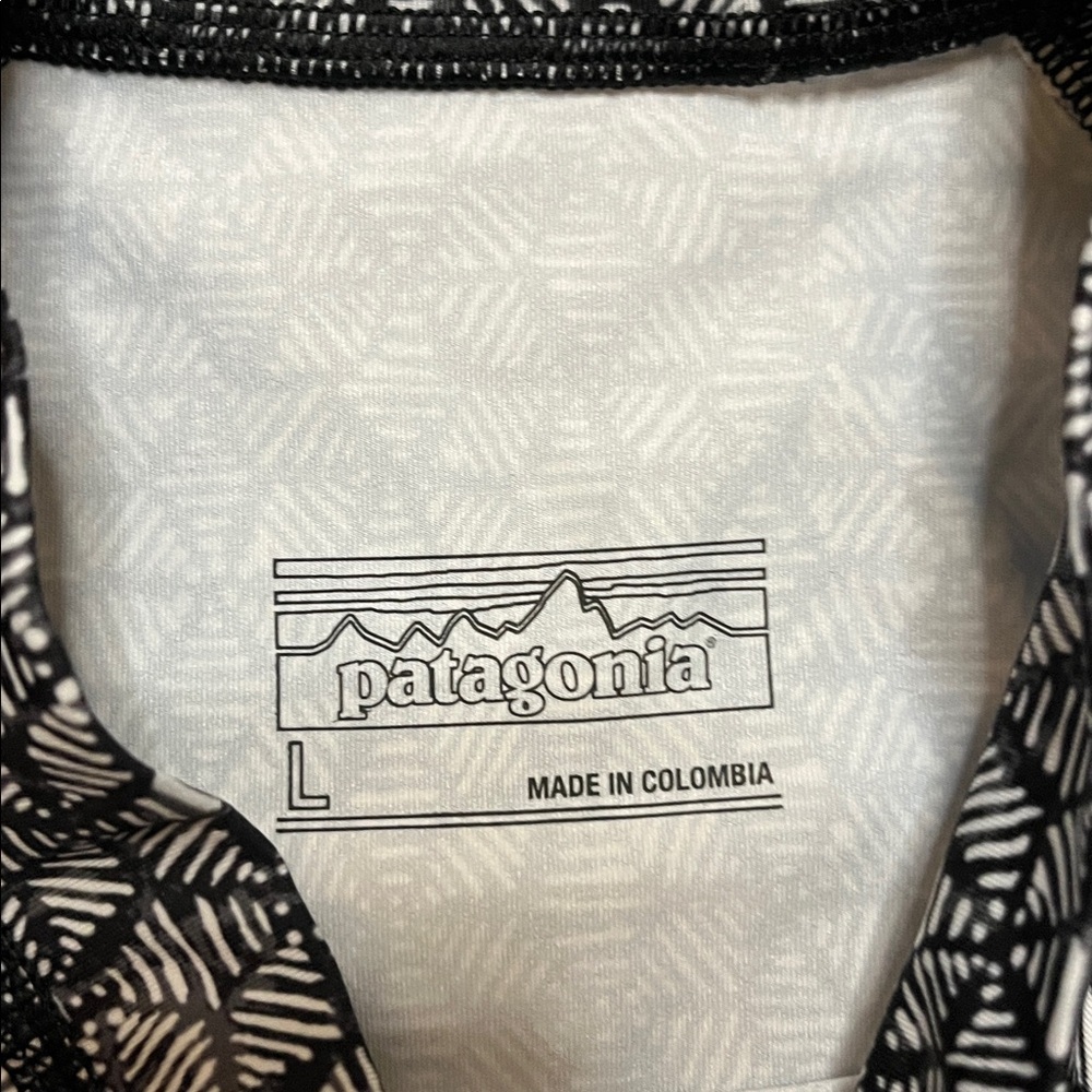 Patagonia Women’s Black and White Short Sleeve Rash Guard Size L - Picture 5 of 6
